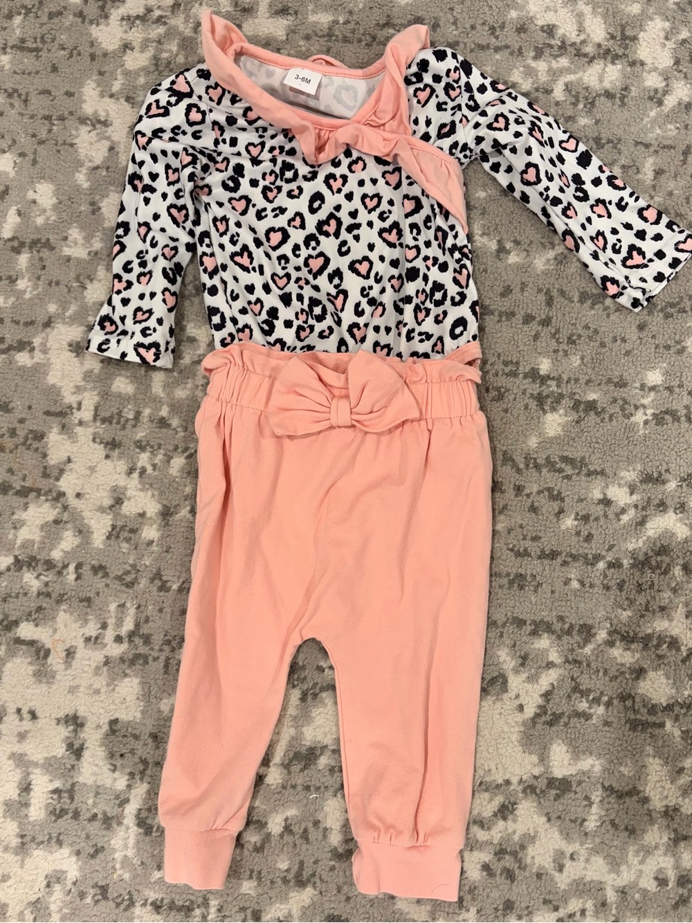 Baby Girls Pink cheetah heart print SOFT outfit. Like new 3-6m